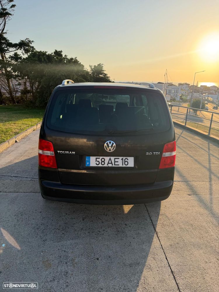 VW Touran 2.0 TDI Highline 7L - 17