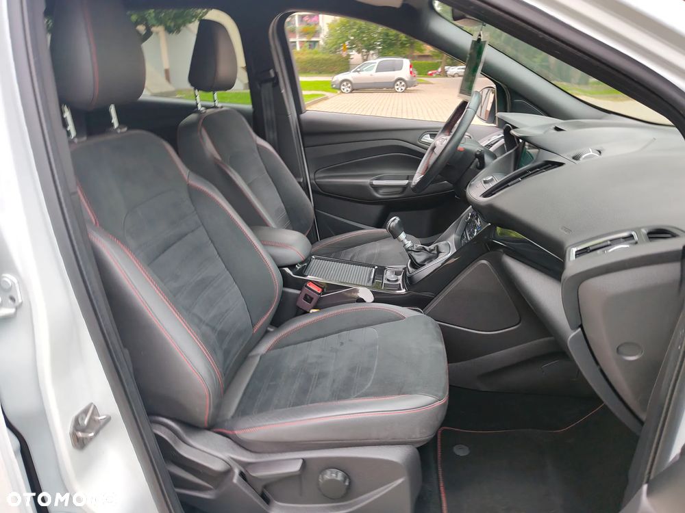 Ford Kuga 1.5 EcoBoost 2x4 ST-Line - 10