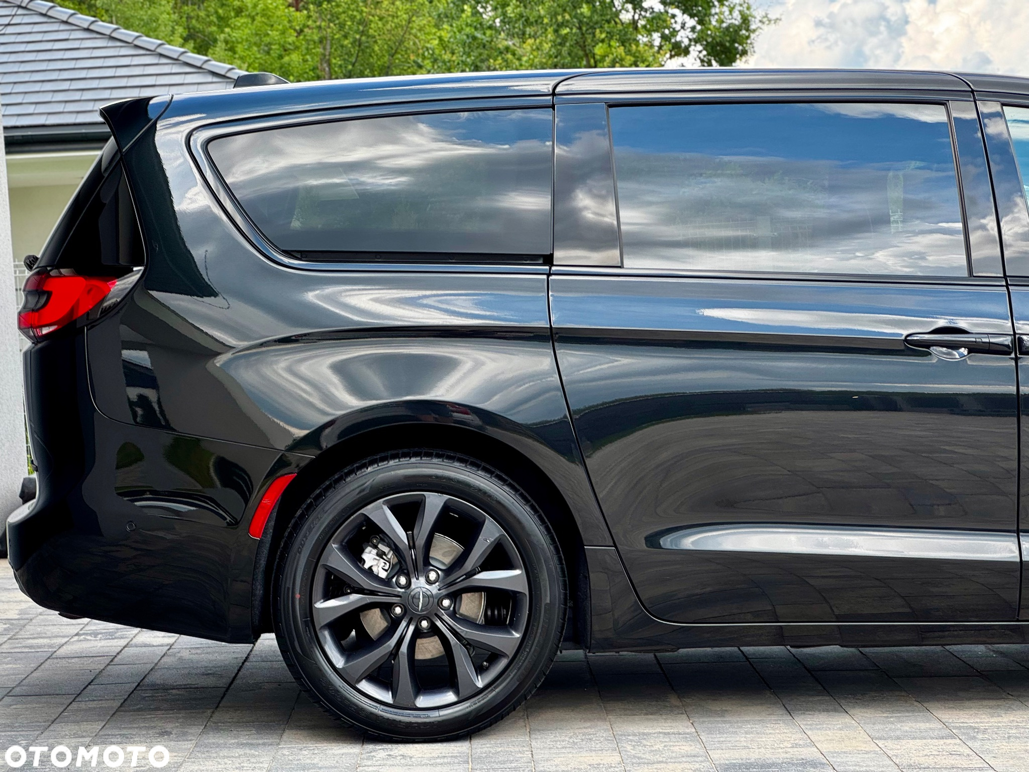 Chrysler Pacifica - 12