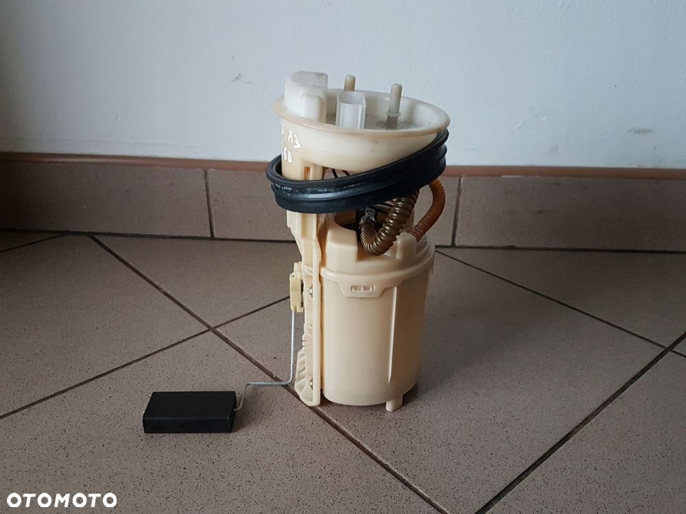 AUDI A3 GOLF 1.6 POMPA POMKA PALIWA 1J0919051H - 2