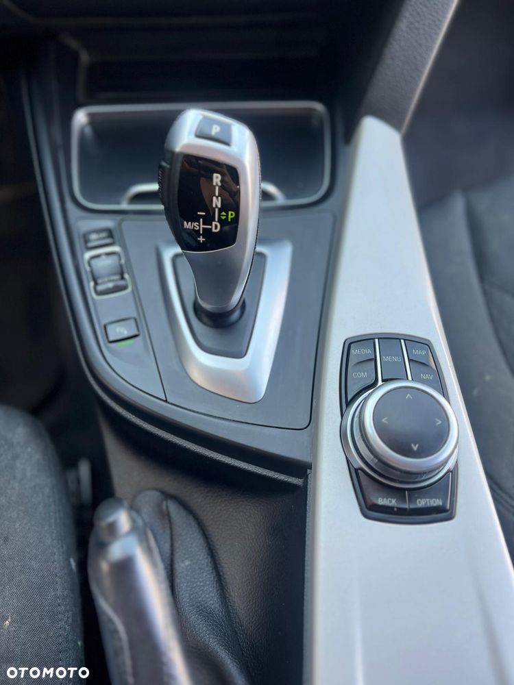 BMW Seria 3 318d Sport Line - 9