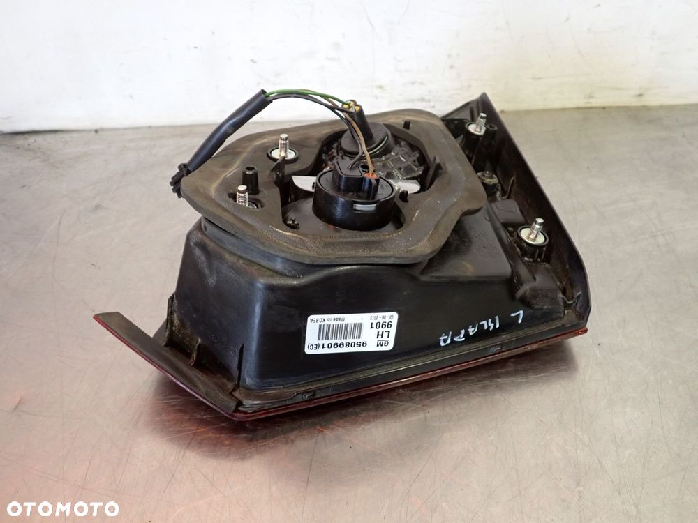 LAMPA LEWA TYLNA W KLAPIE CHEVROLET CRUZE I LIFT  95089901 - 7