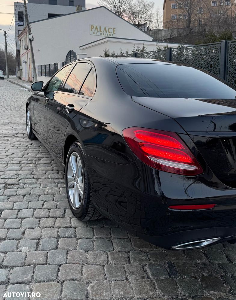 Mercedes-Benz E - 12