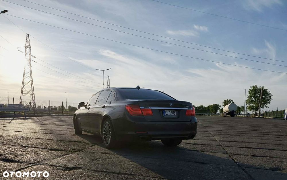 BMW Seria 7 740Li - 2