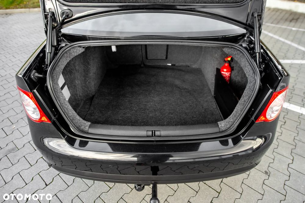 Volkswagen Jetta 1.6 TDI DPF Trendline - 29