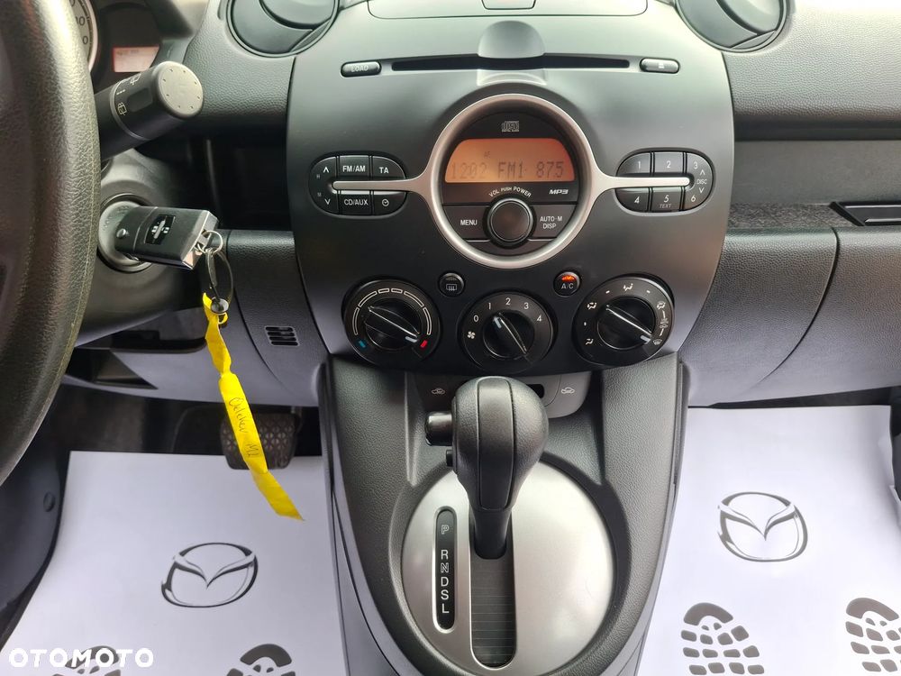 Mazda 2 - 25