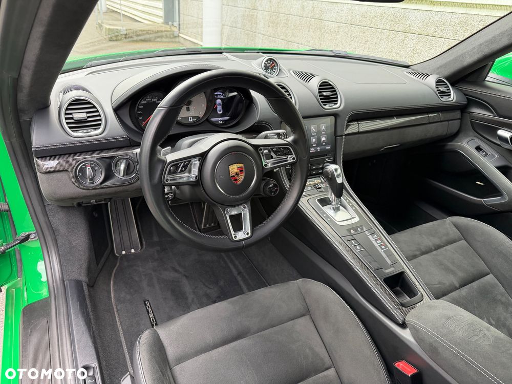 Porsche 718 Cayman - 17