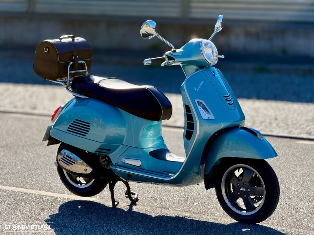 Vespa GTS Super Blue Azzurro 70 anni - 3