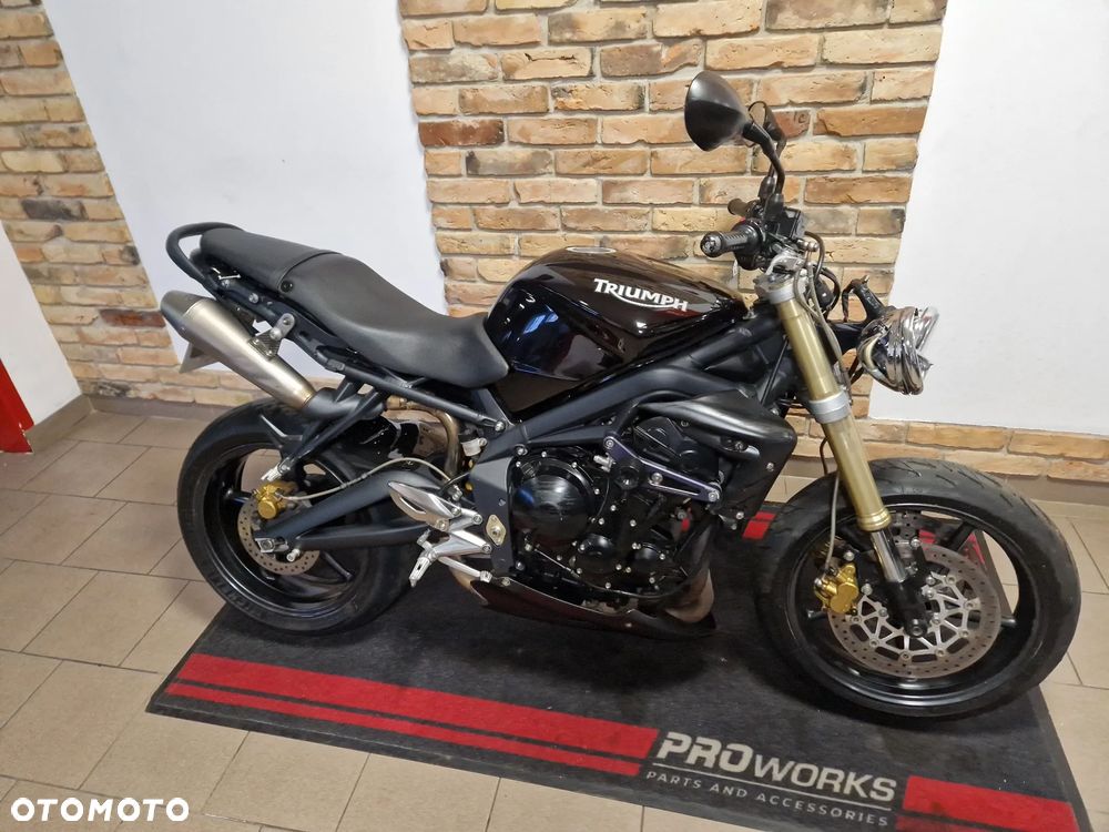 Triumph Street Triple - 1