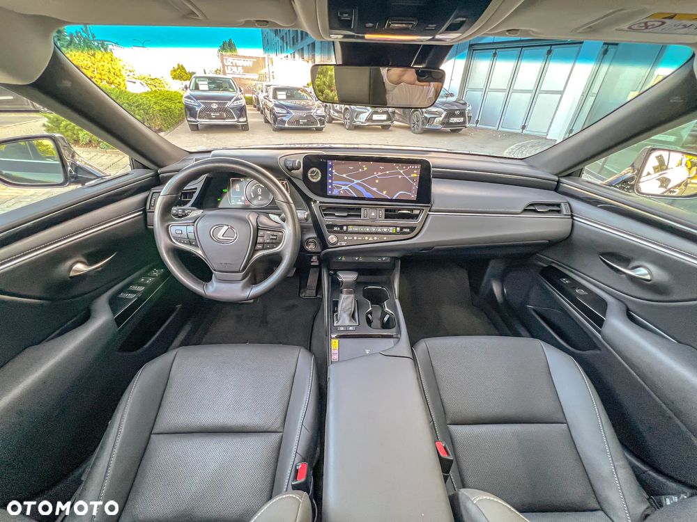 Lexus ES 300h Business Edition - 16