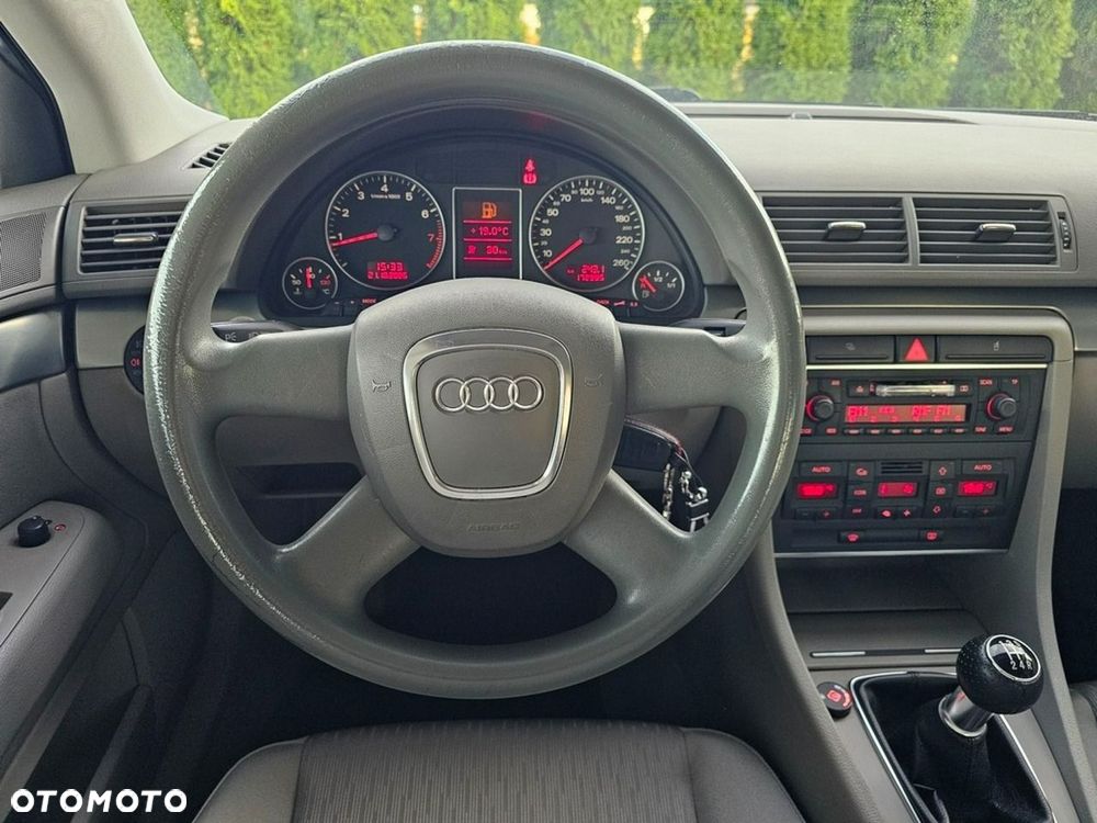 Audi A4 Limousine - 12