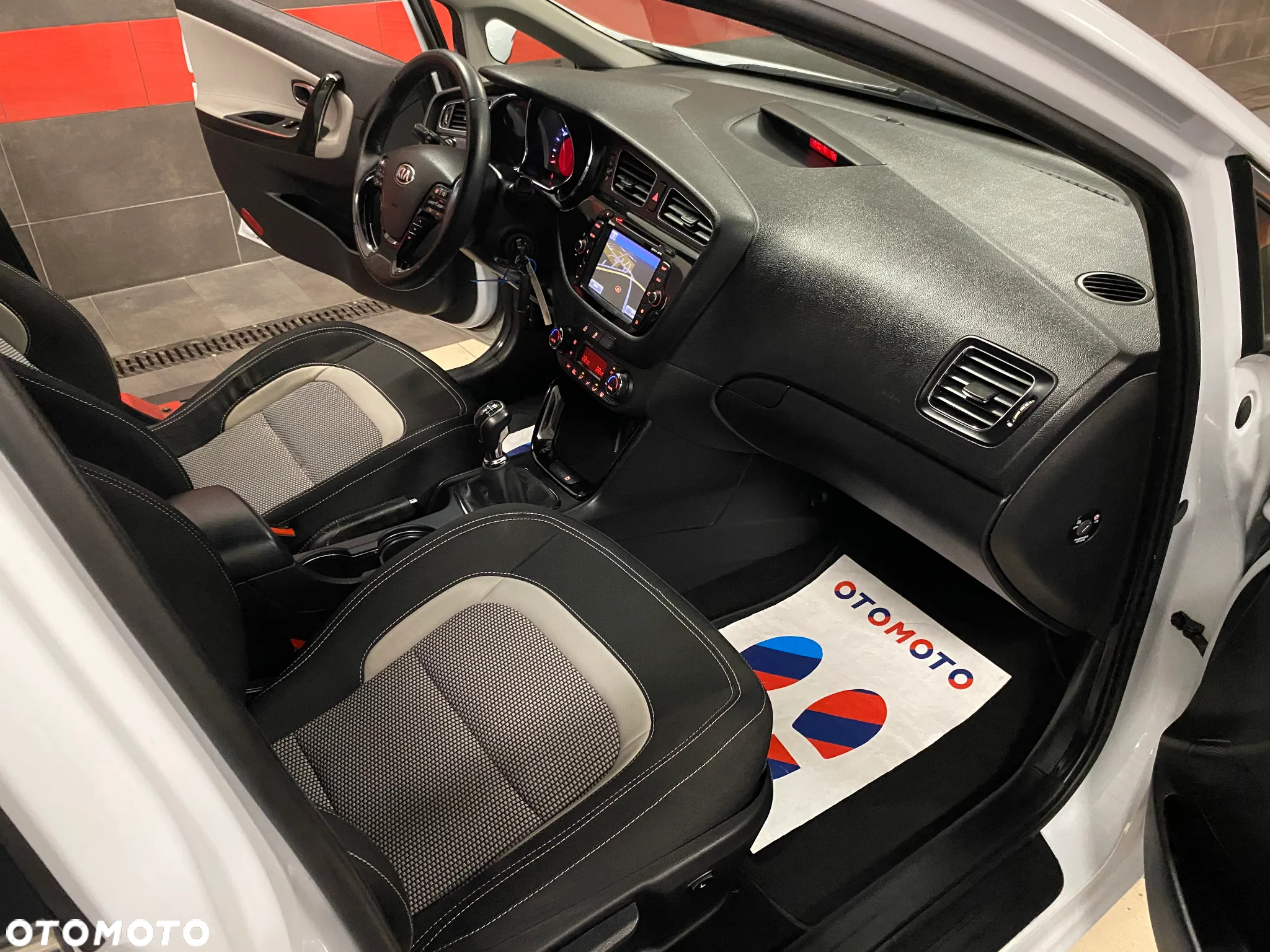 Kia Ceed 1.6 GDI Platinum Edition - 16