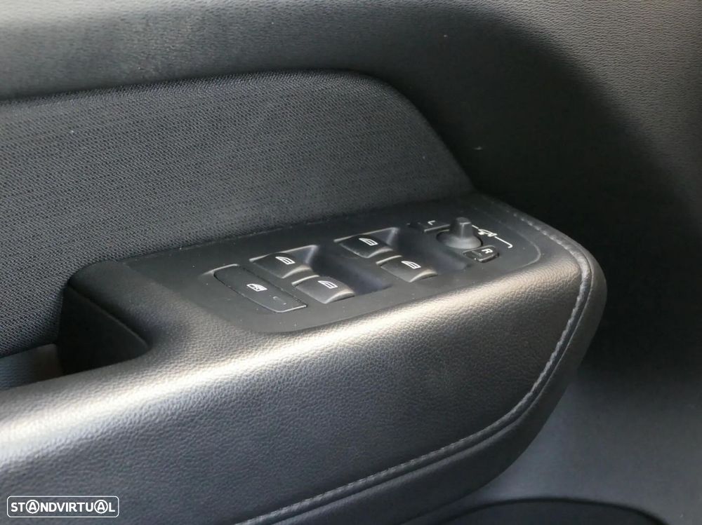 Volvo XC 60 2.0 D4 Momentum Geartronic - 36