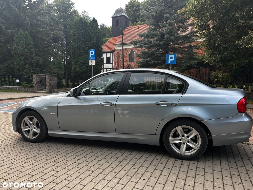 BMW Seria 3 318i - 9