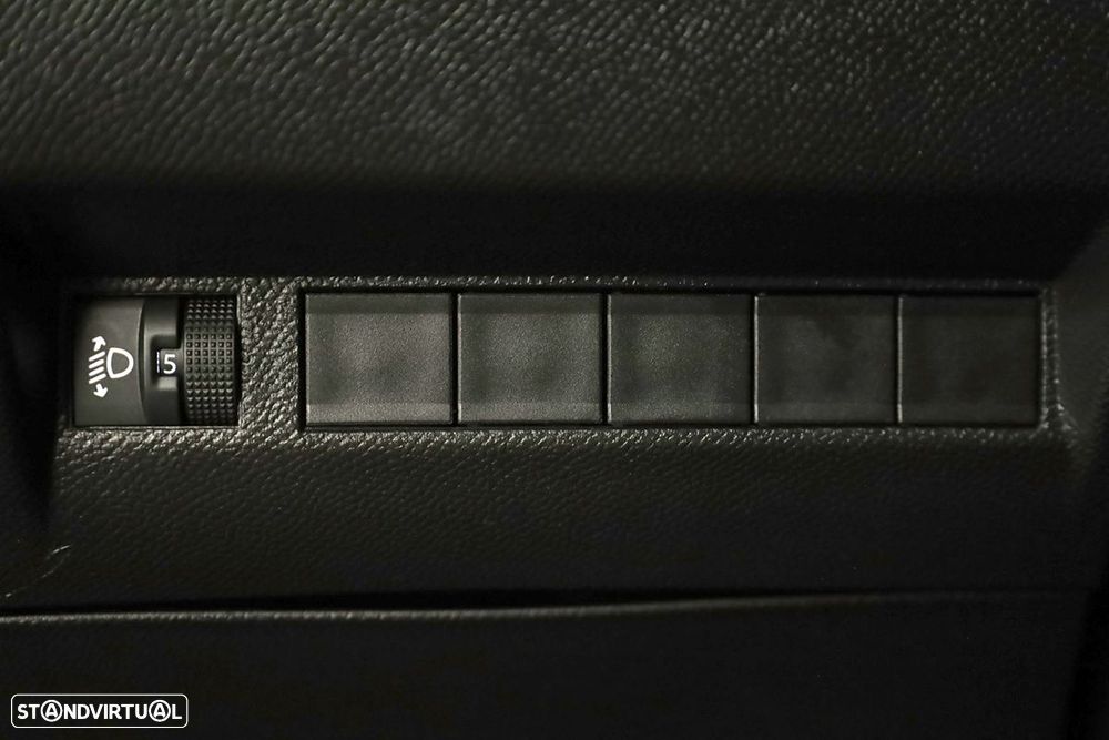 Peugeot 2008 1.2 PureTech Allure EAT8 - 20