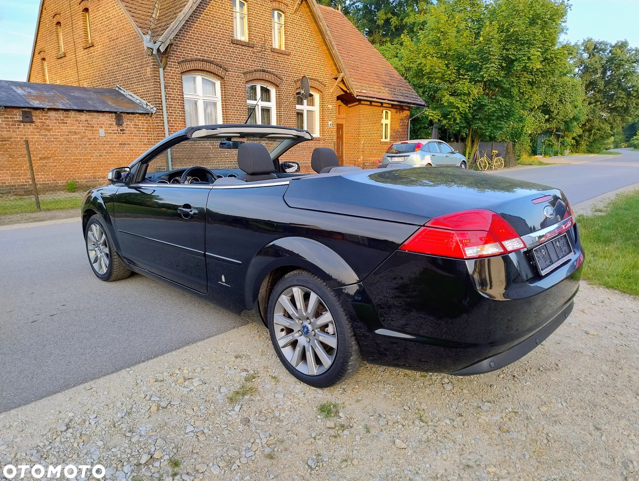 Ford Focus Coupe-Cabriolet 2.0 16V Black Magic - 3