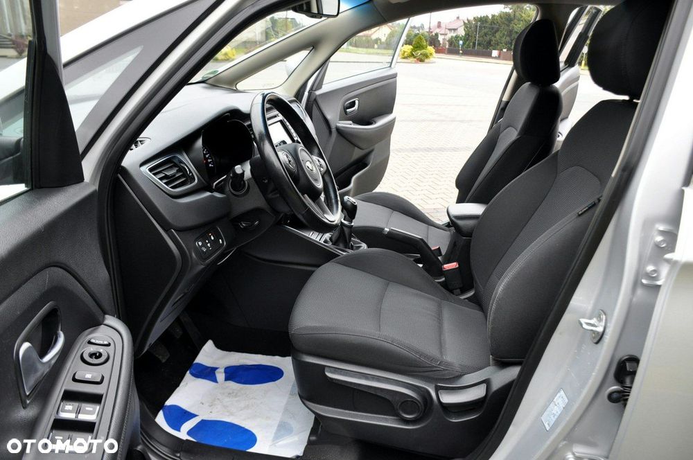 Kia Carens - 22