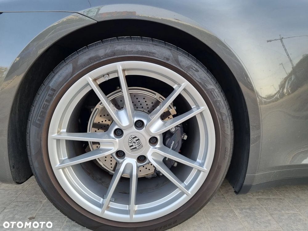 Porsche 911 Carrera - 14