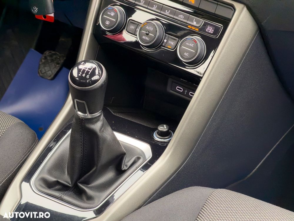 Volkswagen T-ROC 1.5 TSI ACT Style - 29