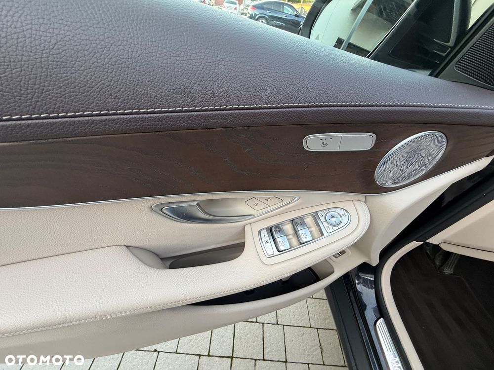 Mercedes-Benz GLC 200 4Matic 9G-TRONIC AMG Line Plus - 25