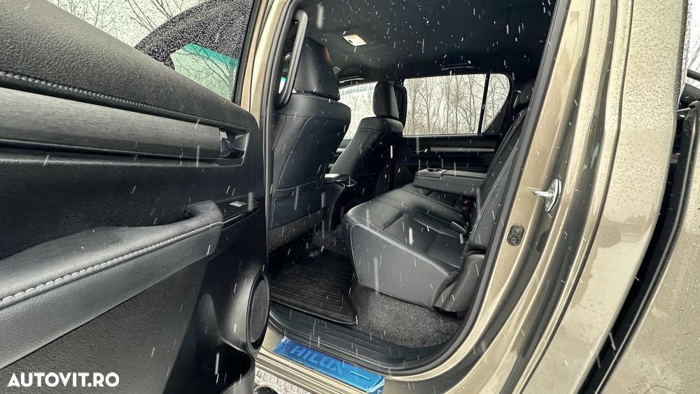 Toyota Hilux 2.8D 204CP 4x4 Double Cab AT Invincible Color Edition - 17