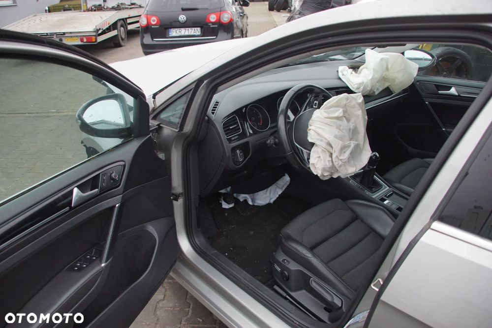 Auto na części - Volkswagen Golf VII 1.6 TDI 110 KM CXXB QYB LB7W 2015R Silnik Skrzynia Drzwi Błotnik Klapa Zderzak Lusterko Szyba Klamka Deska Kokpit Sterownik Moduł Czujnik Licznik Wyświetlacz Kierownica Panel - 9