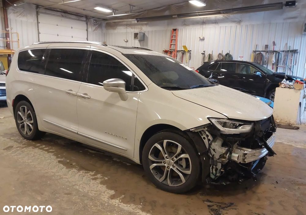 Chrysler Pacifica - 5