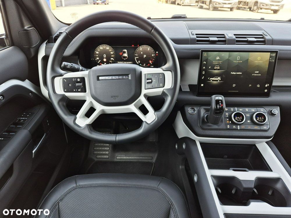 Land Rover Defender - 22