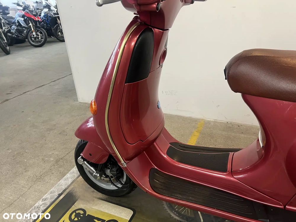 Piaggio Vespa - 28