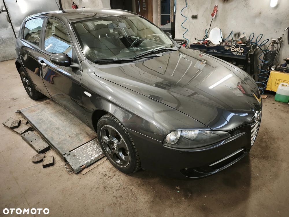 Alfa Romeo 147 1.9 JTDM 8V - 1