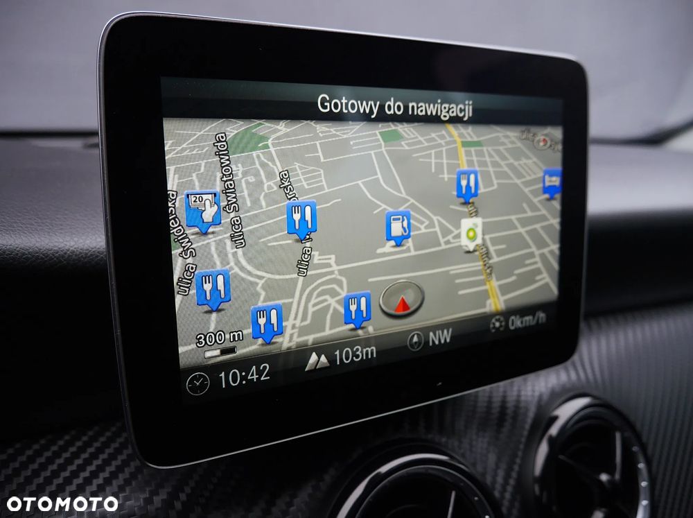 Mercedes-Benz GLA 180 7G-DCT - 19