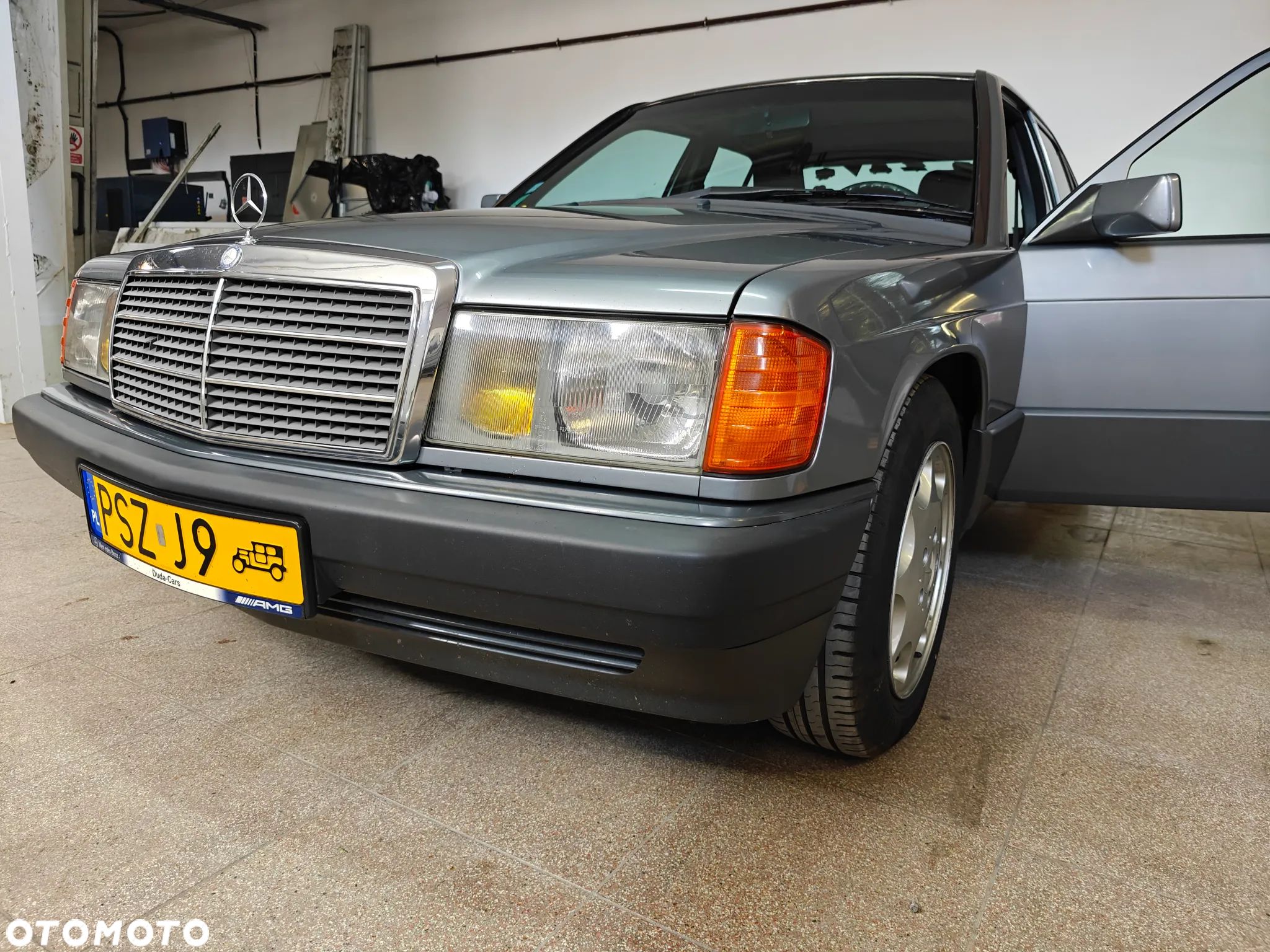 Mercedes-Benz W201 (190) - 1