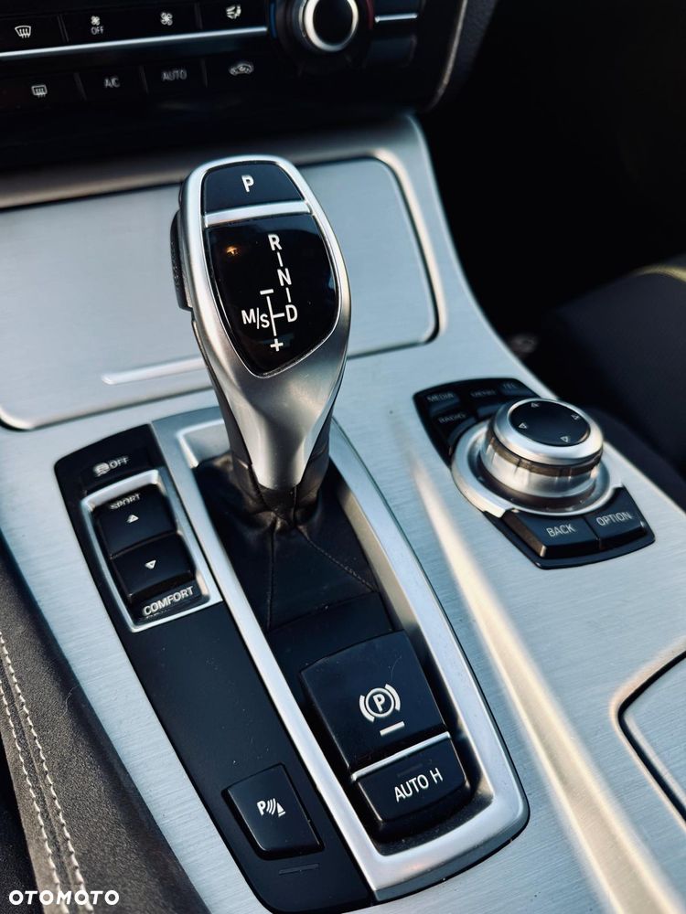 BMW Seria 5 520i Luxury Line - 13