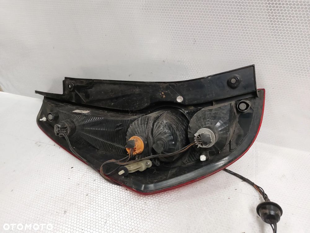 .  LAMPA TYL TYLNA PRAWA SUZUKI SPLASH - 5