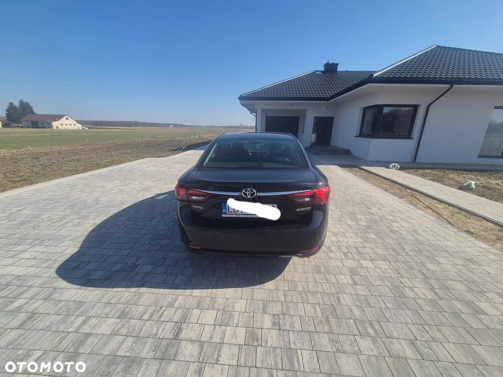 Toyota Avensis 1.8 Premium - 18