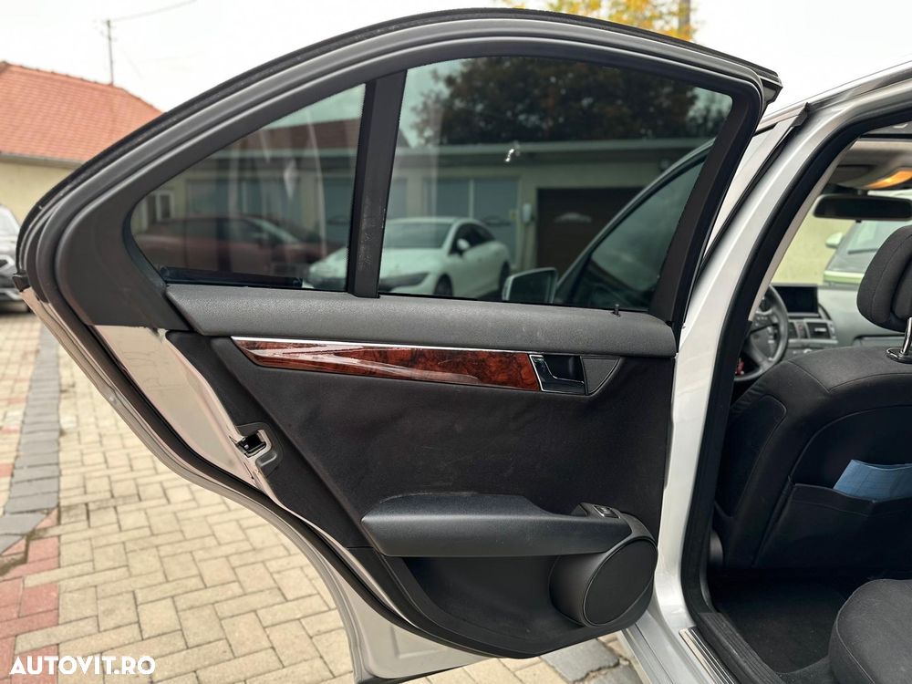 Mercedes-Benz C - 25