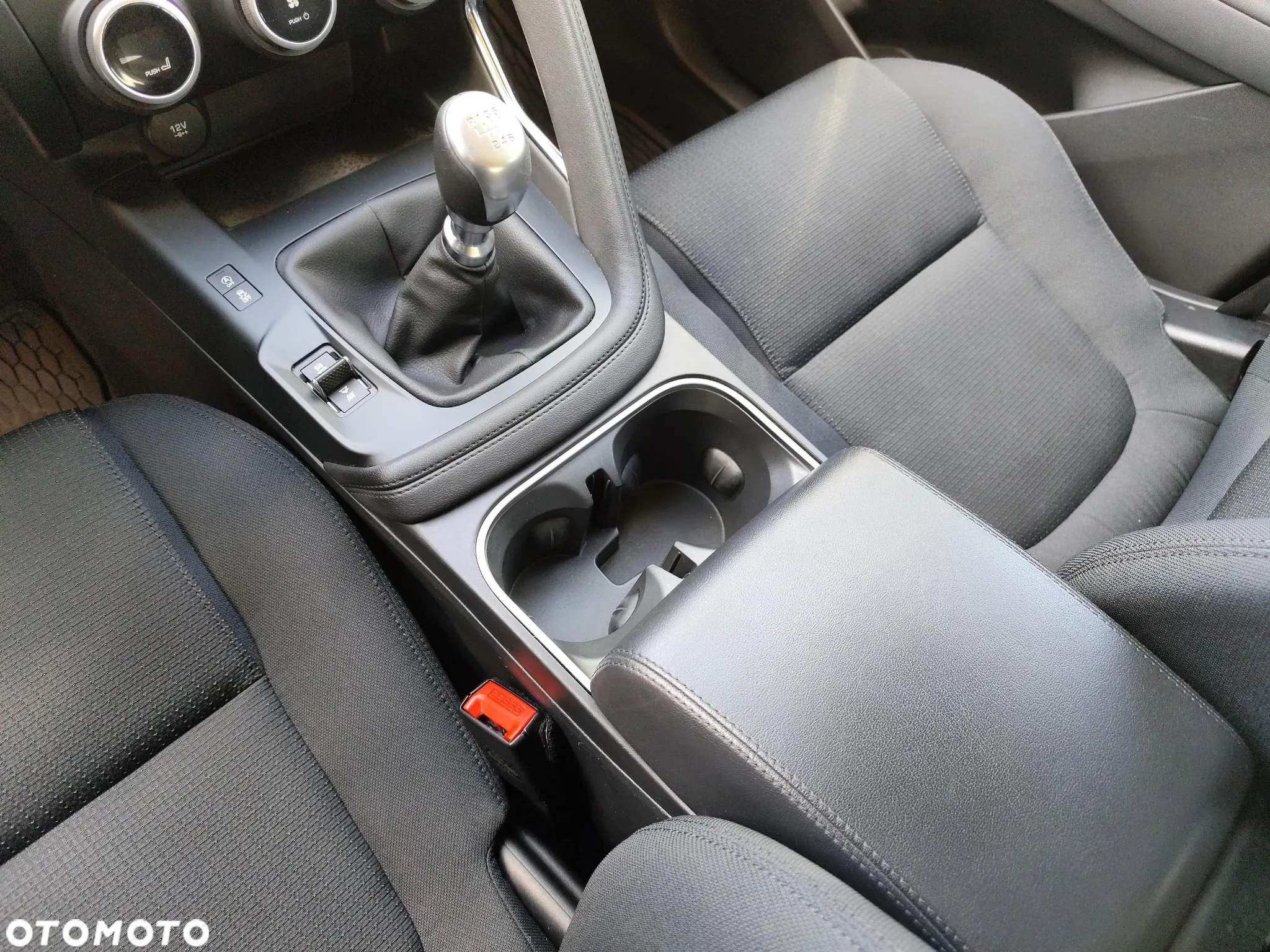 Jaguar E-Pace 2.0 i4D FWD - 15