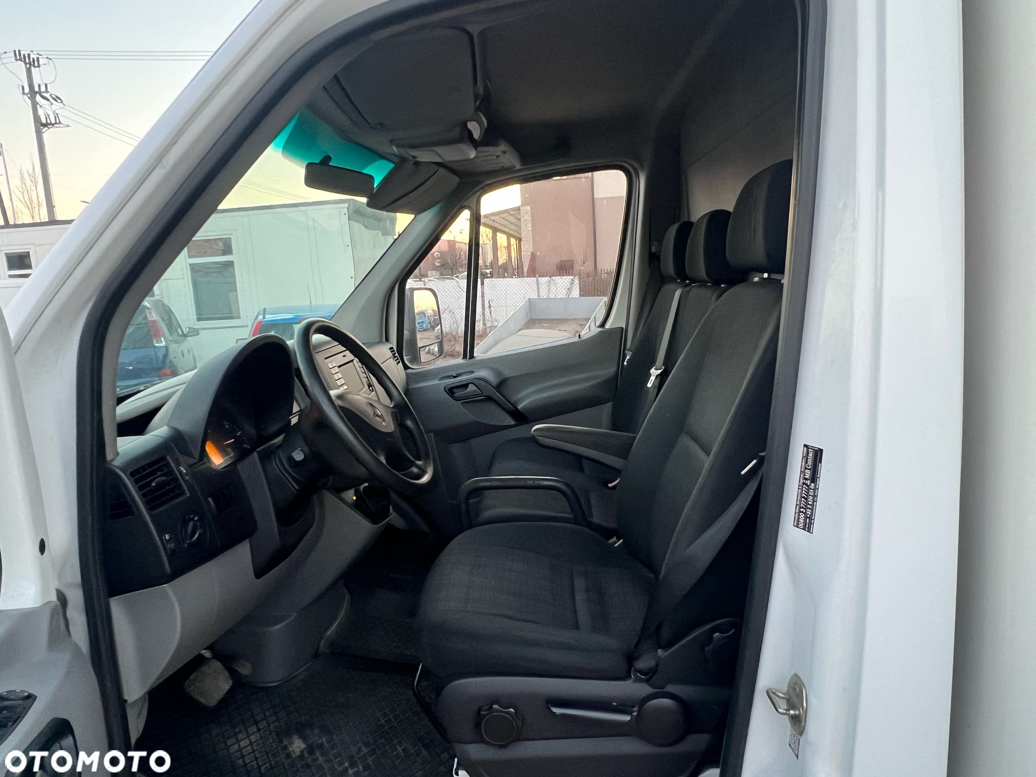 Mercedes-Benz Sprinter - 13