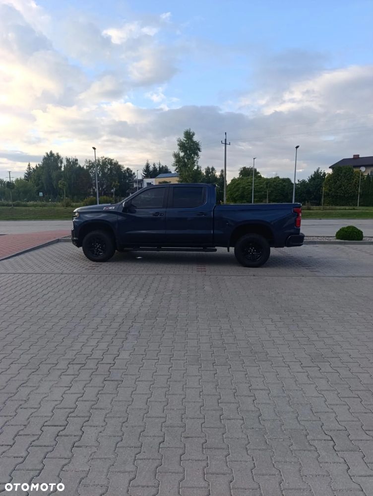 Chevrolet Silverado - 3