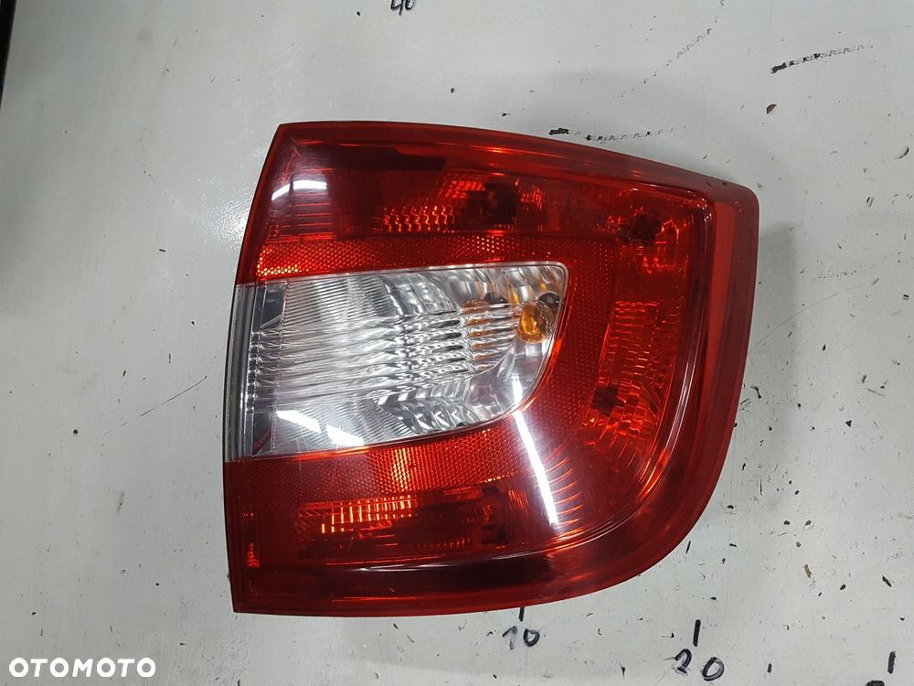 SKODA RAPID 12-17r LIFTBACK LAMPA PRAWA TYŁ - 2
