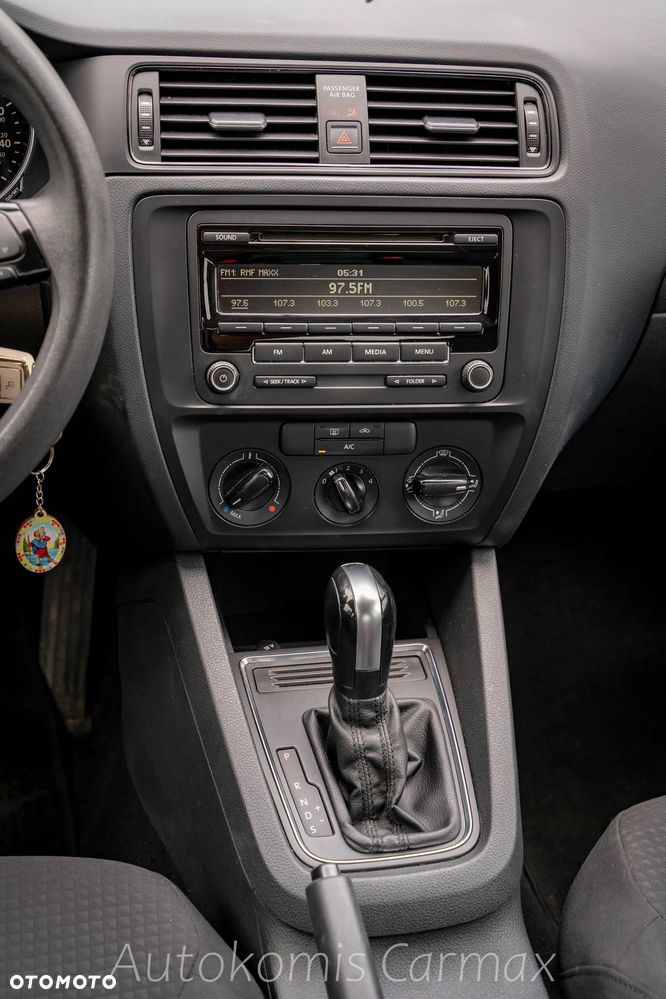 Volkswagen Jetta 2.0 Base - 15