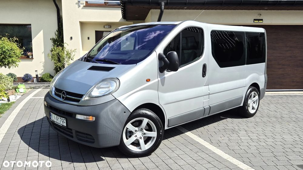 Opel Vivaro Tour - 1