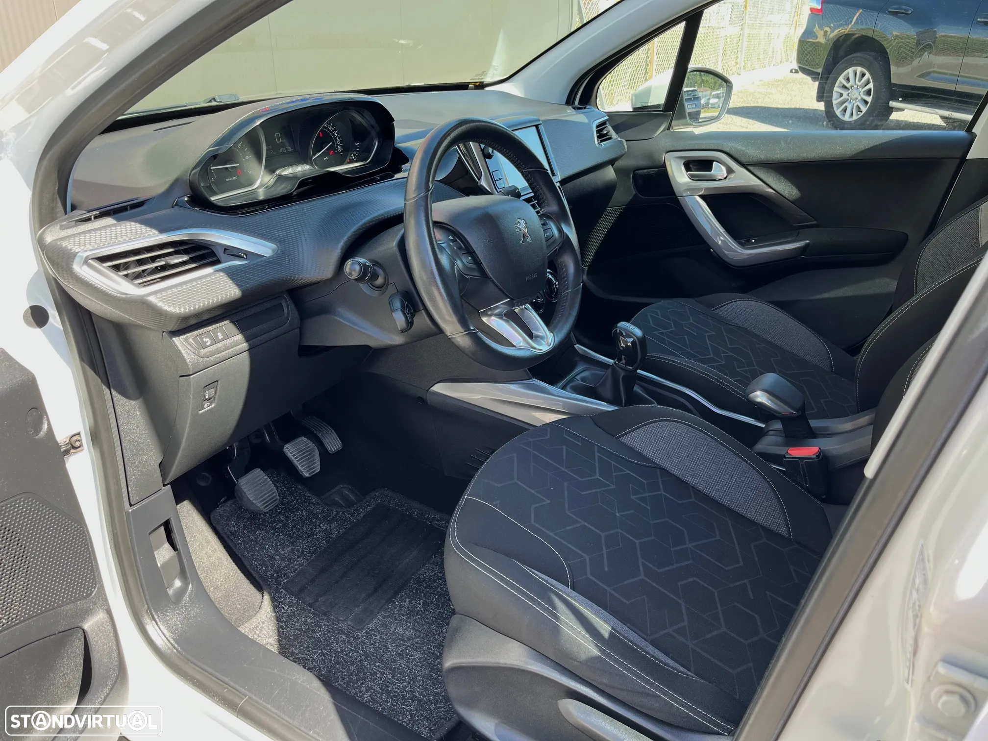 Peugeot 2008 1.2 PureTech Style - 8