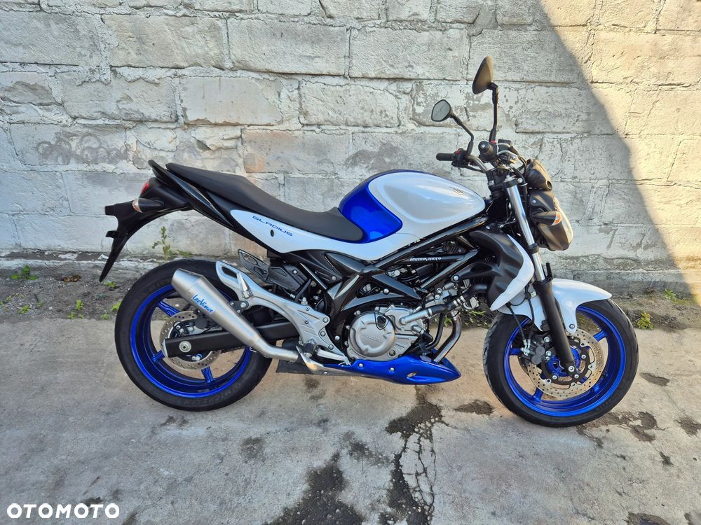Suzuki Gladius - 1