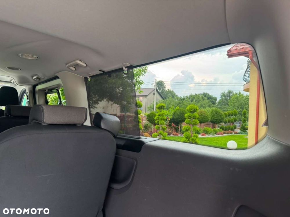 Ford Tourneo Custom - 36