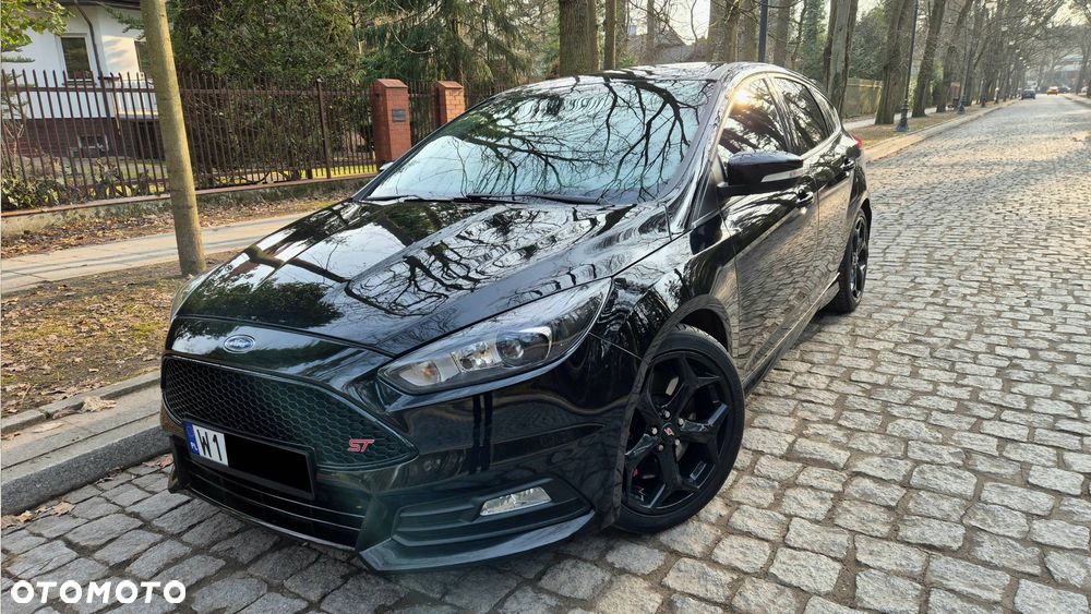 Ford Focus 2.0 EcoBoost ST mit Leder-Sport-Paket - 1