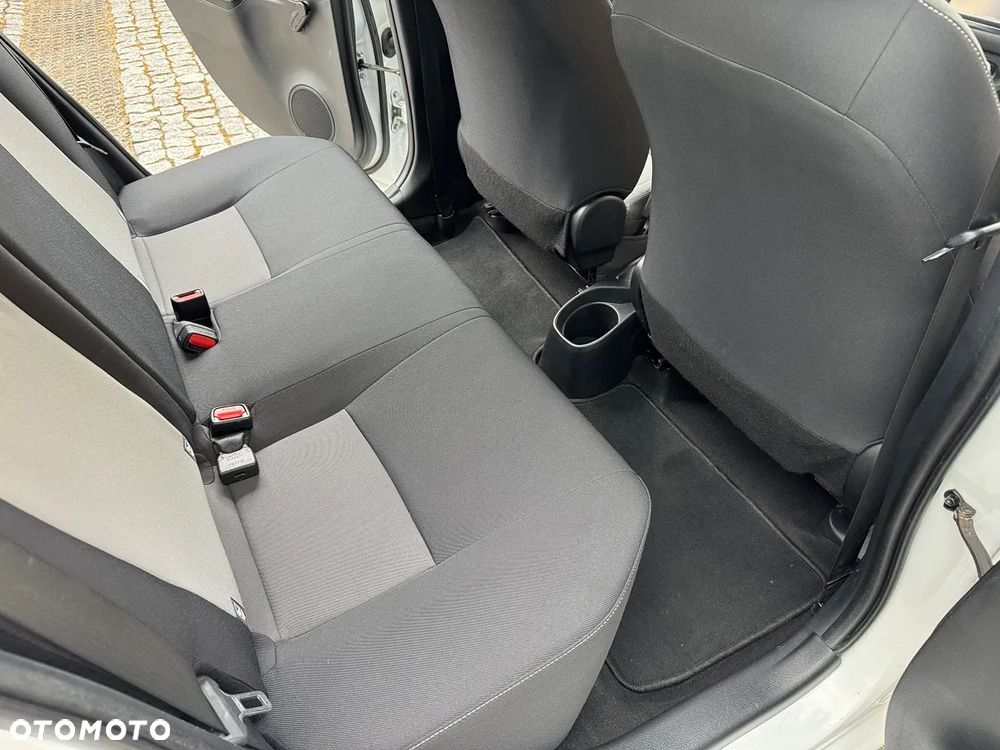 Toyota Yaris - 25