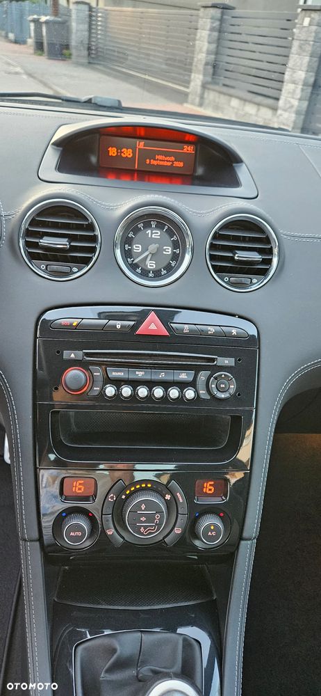 Peugeot RCZ 1.6 155 THP Onyx - 23