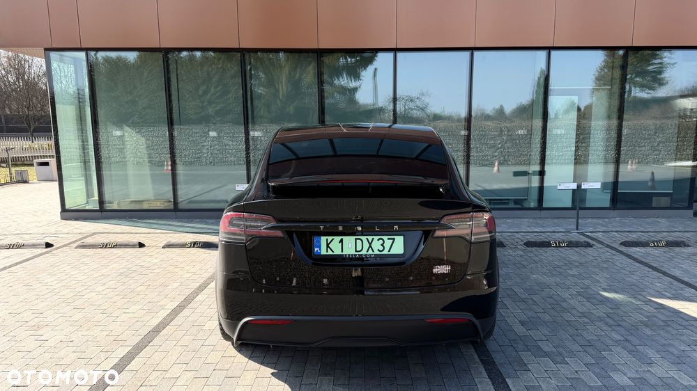 Tesla Model X - 19
