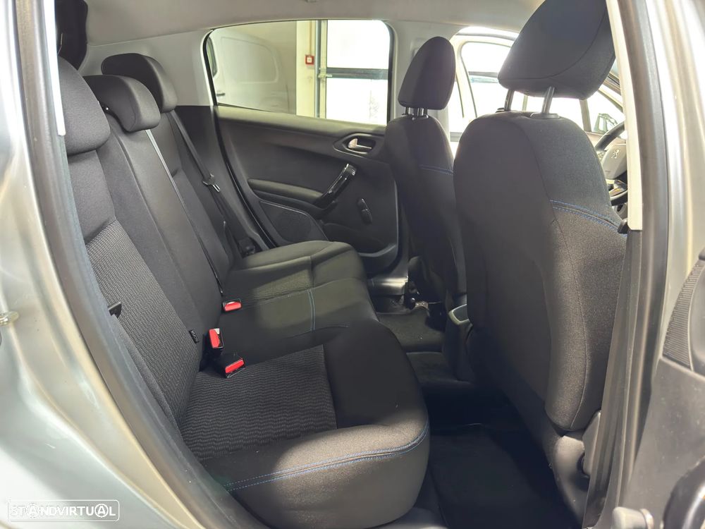Peugeot 208 1.2 PureTech Style - 28